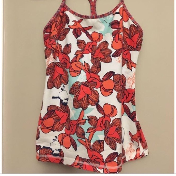 Size 8 lululemon tank - Picture 1 of 3